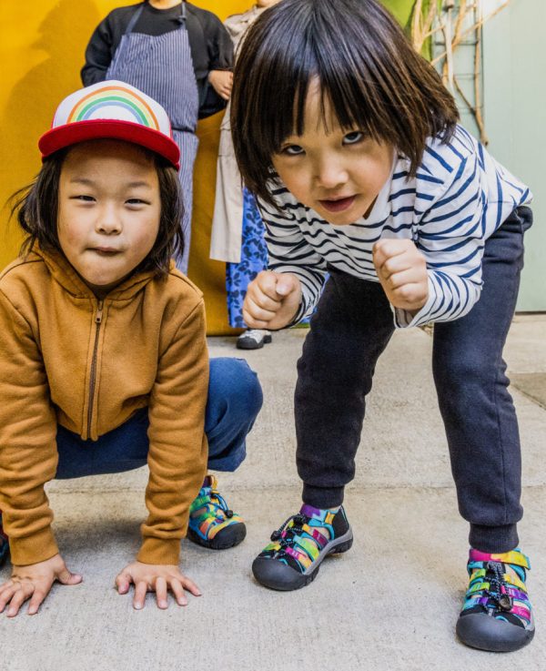Little Kids' Newport H2  |  Black/KEEN Yellow - Image 9